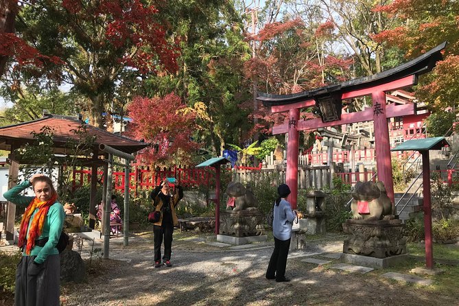 Kyoto Fushimi Hidden Route Hiking & Soba Lunch - Taking in Local Attractions and Hidden Gems